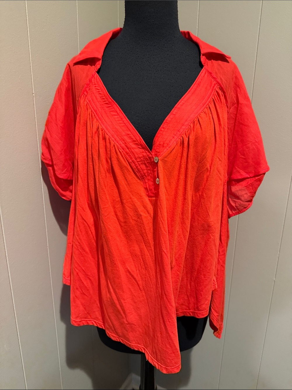 We The Free Women’s Medium Bright Red V-Neck Button-Front Blouse